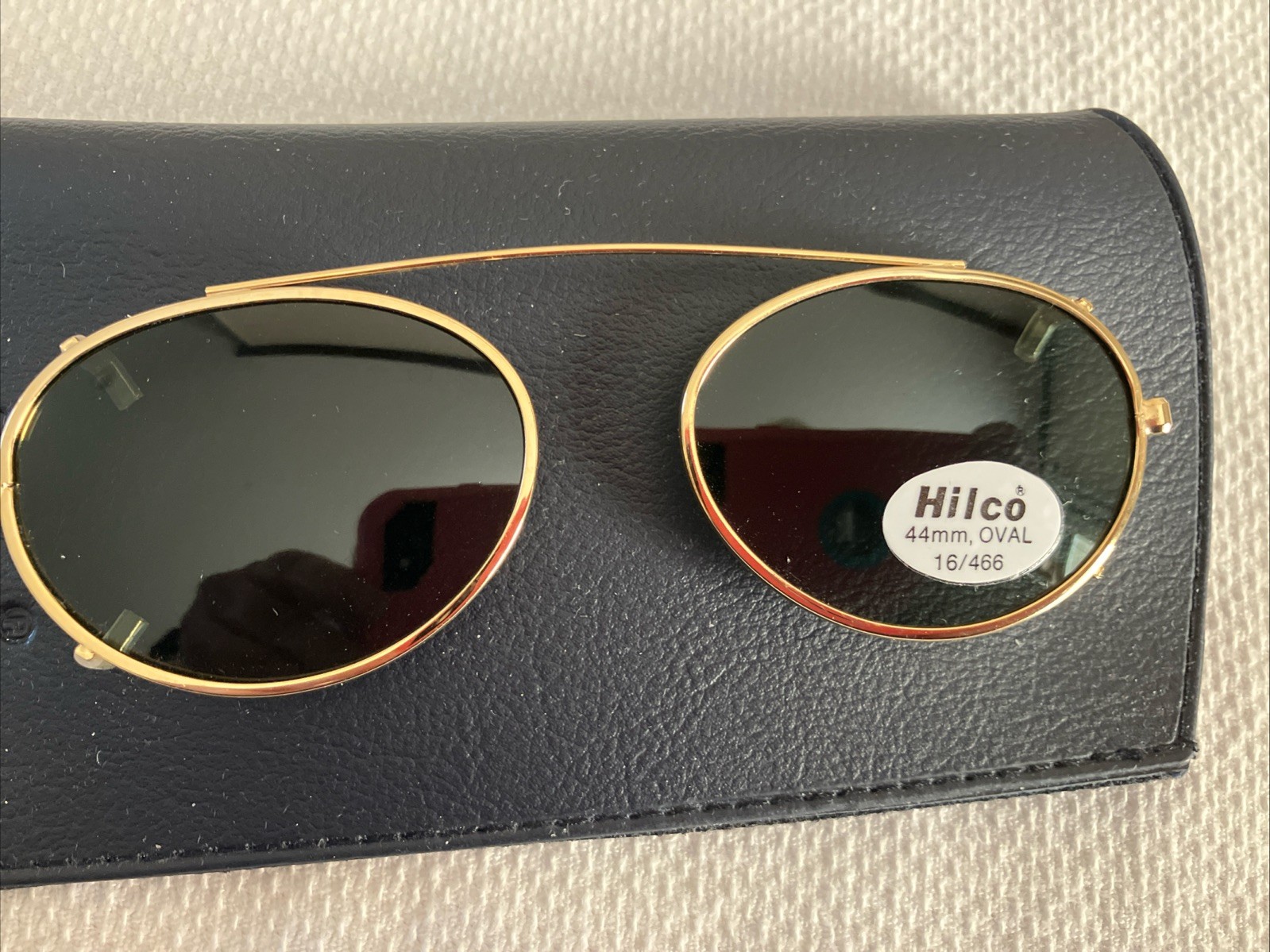 Hilco High Quality Clip-on Polarized Sunglasses 44mm Oval 16/466