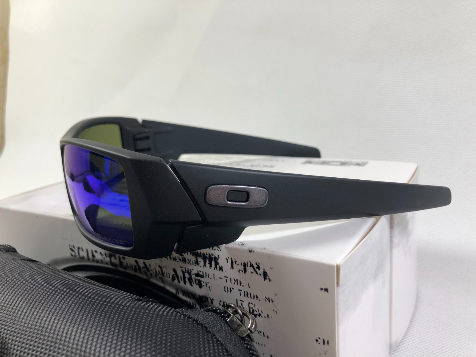 New Oakley Gascan Sunglass Matte Black l Prizm Sapphire Polarized OO9014-5060