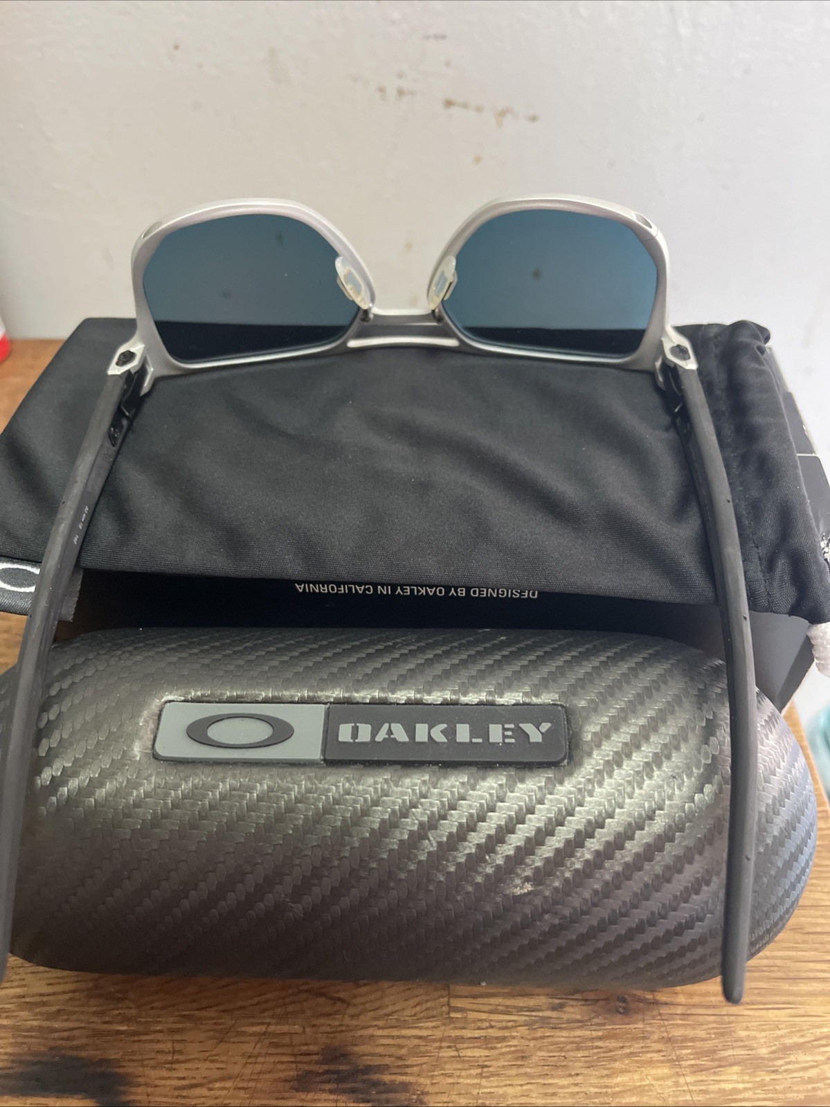 Oakley Latch Alpha Black Silver/Prizm Sapphire Polarized Sunglasses OO4128-0453