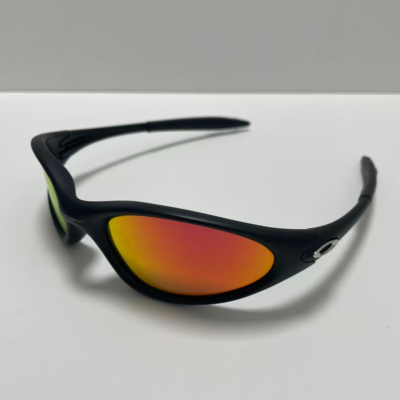 Retro Oakley Minute 1.0 Polarized Sunglasses Black Frame Ruby Lenses Original
