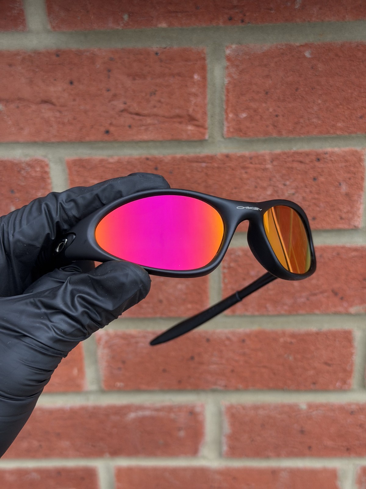Retro Oakley Minute 1.0 Polarized Sunglasses Black Frame Red Lenses