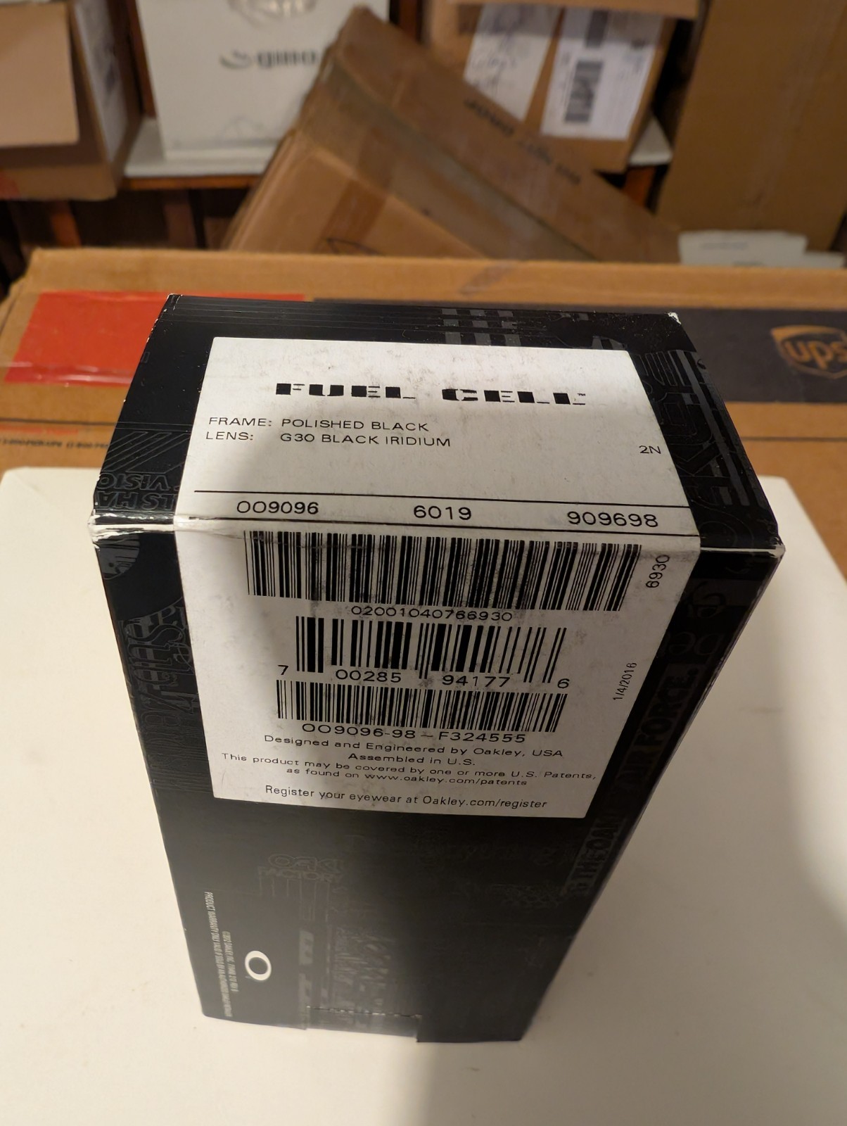 NEW Oakley Fuel Cell Sunglasses Polished Black / G30 Black Iridium OO9096-98