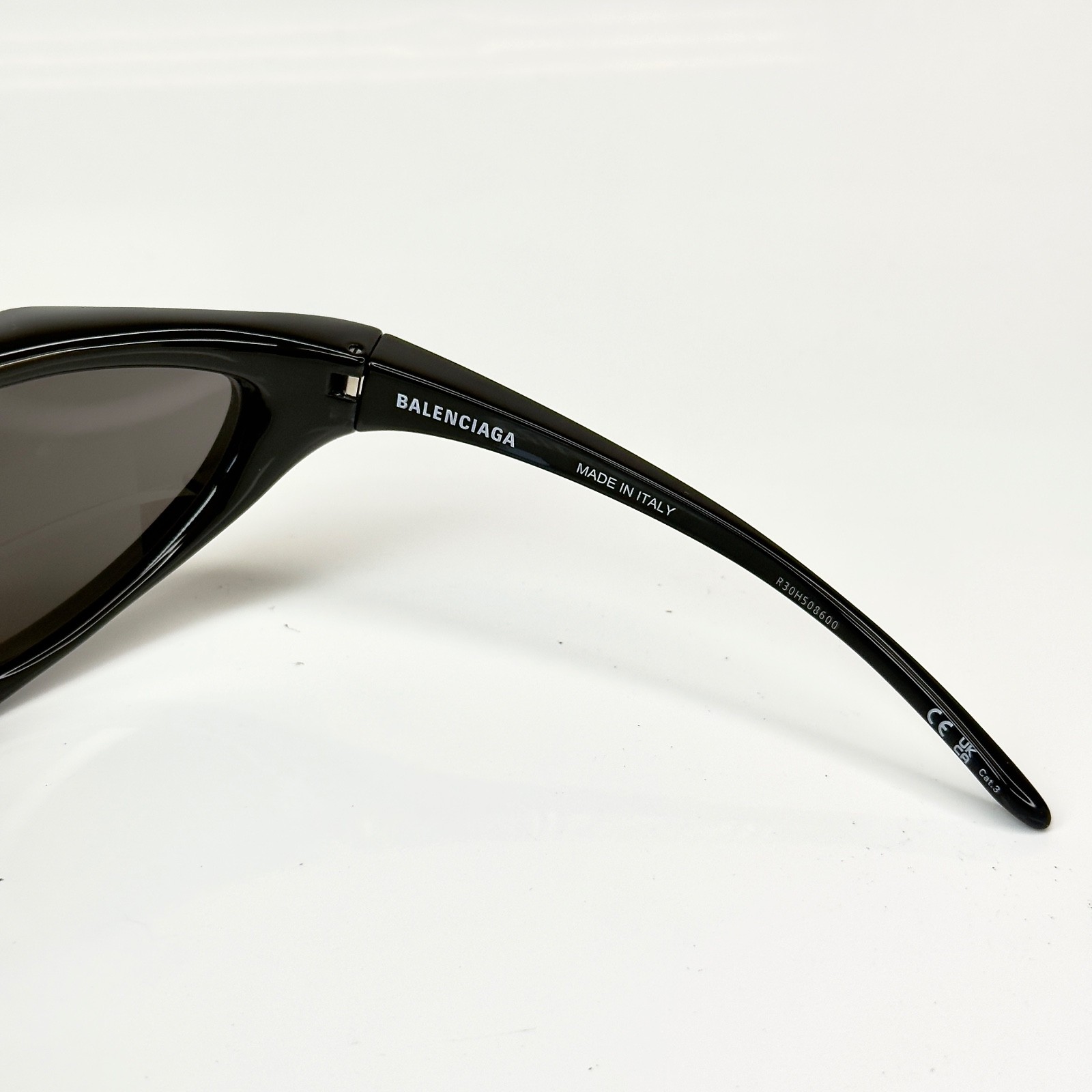 BALENCIAGA BB0352S RUNNER CAT 0352 Black Logo Angular Mask Unisex Sunglasses 001