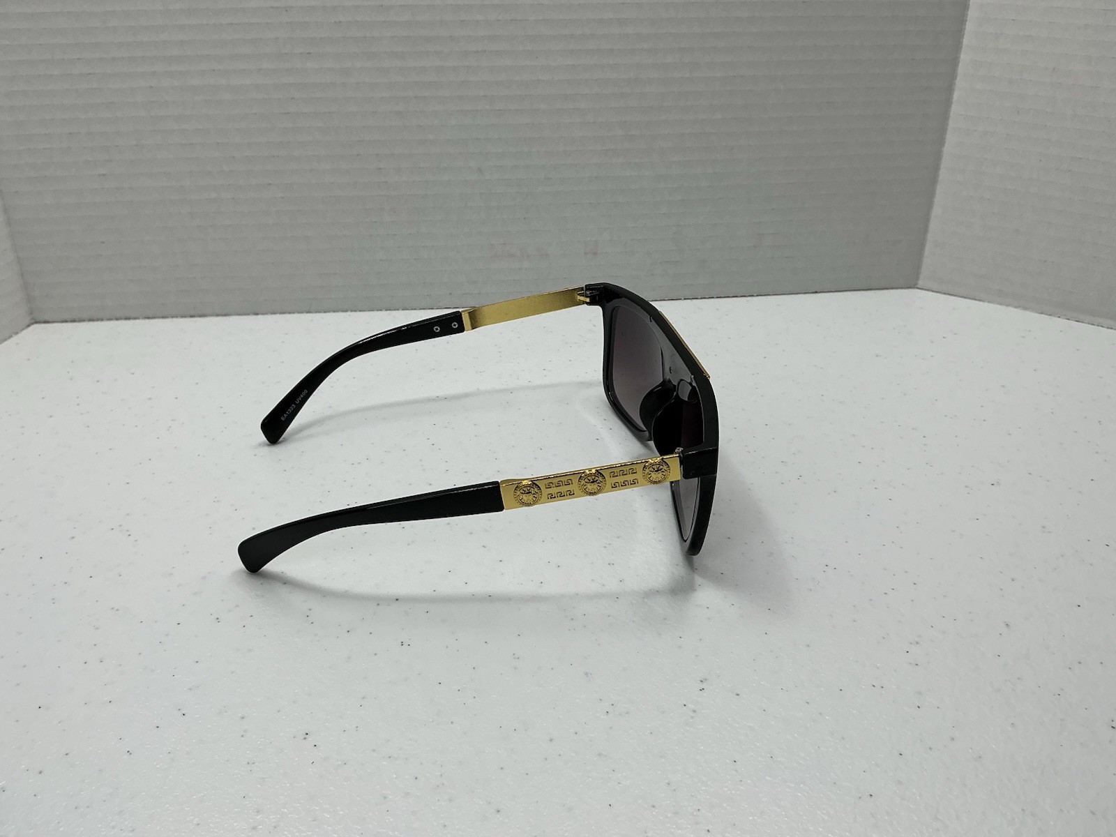 Men’s Classy Elegant Retro Hip Hop Rapper Style SUN GLASSES Black & Gold Frame