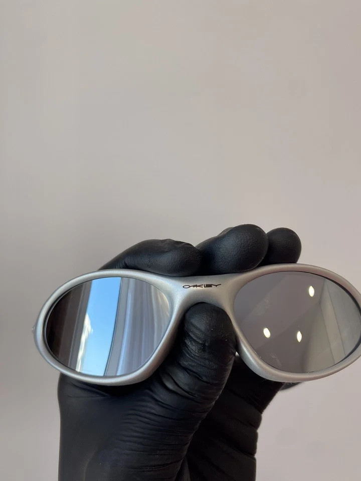 Oakley Mitute Silver Vintage Sunglasses Gorpcore USA Y2K Avantgarde Archive Hype