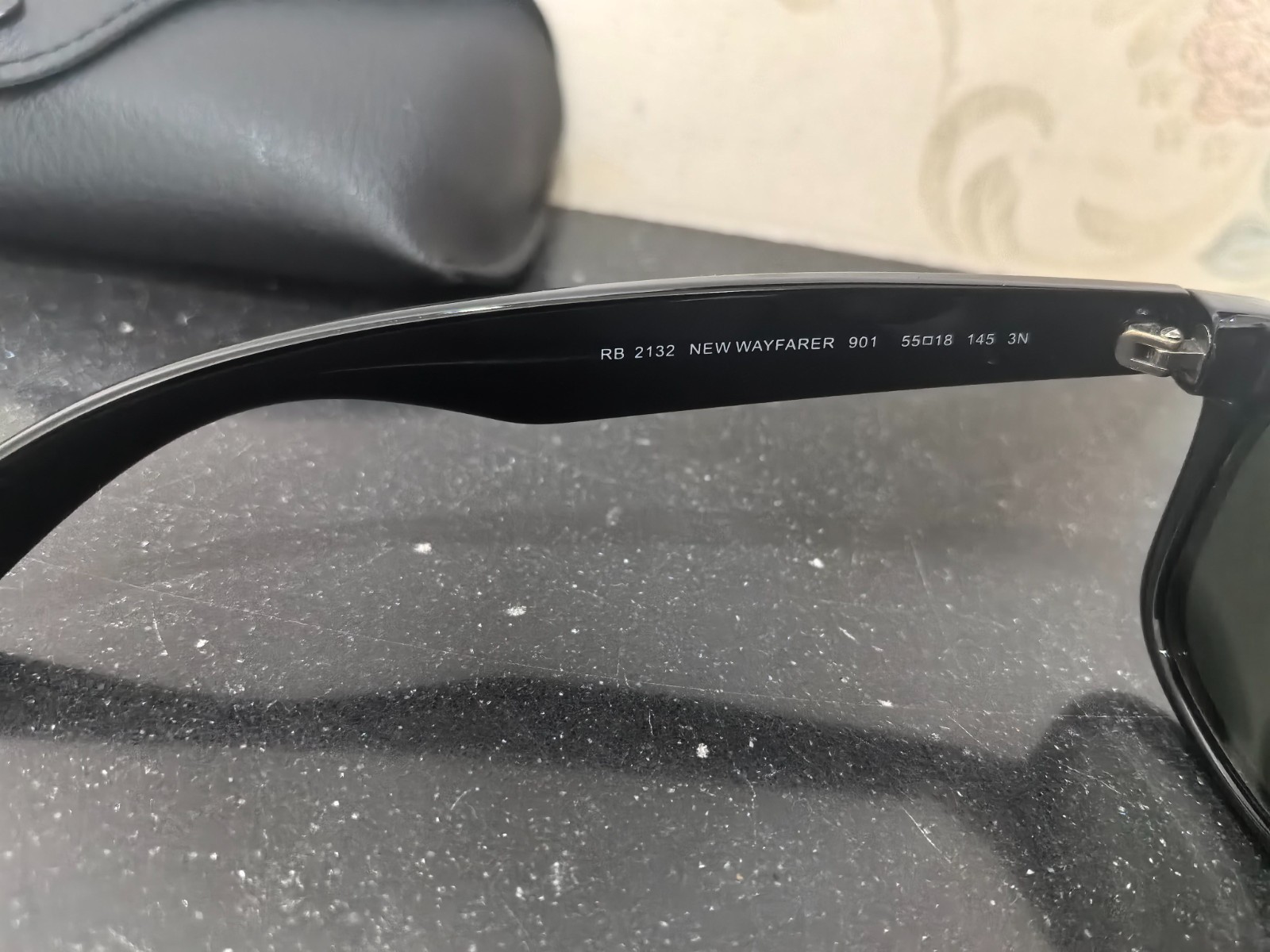 Ray-Ban New Wayfarer Unisex Sunglasses RB2132 Black Frame G-15 Green Lens 55-18