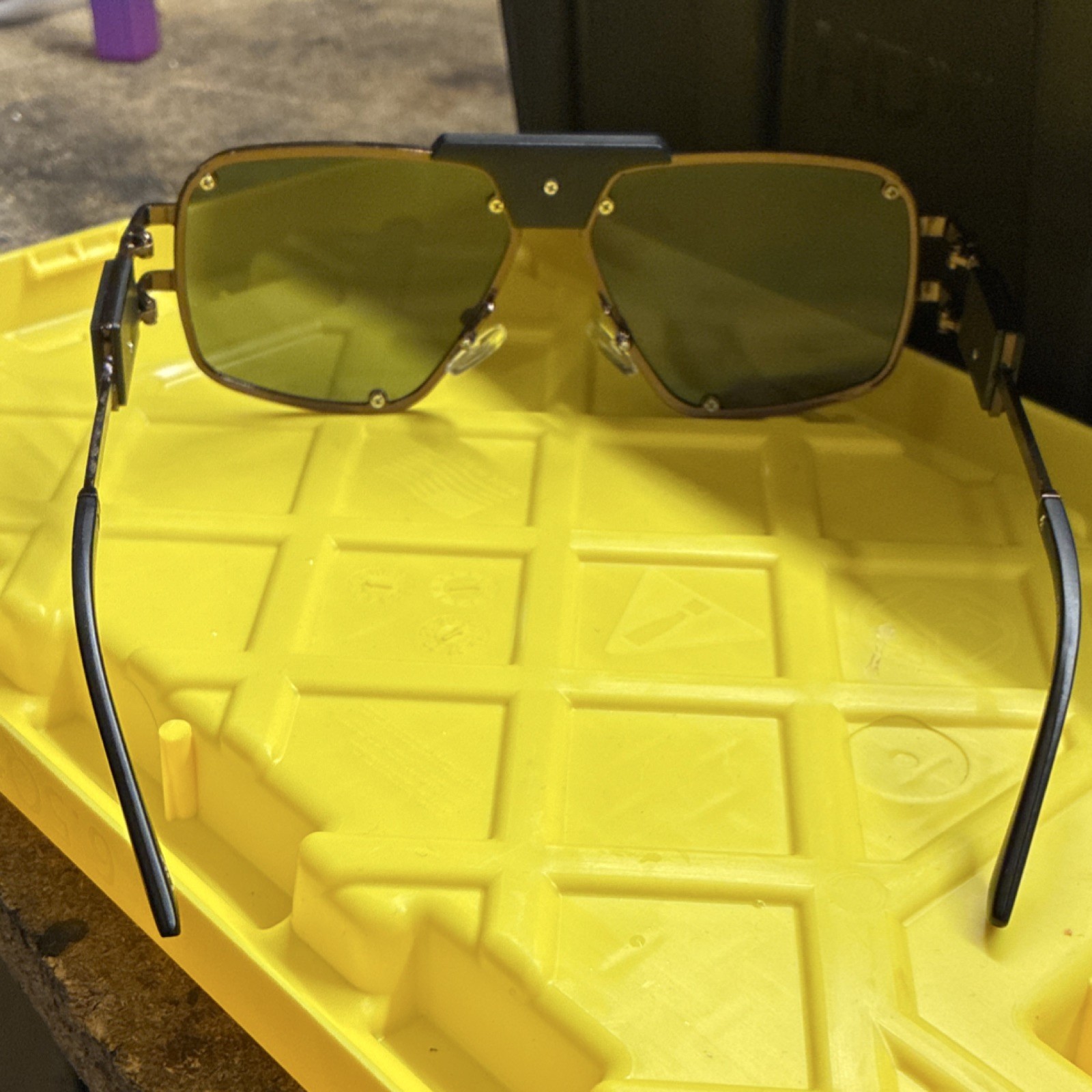True Religion Men’s Aviator Sunglasses Black Metal Frame Green Tinted Lenses