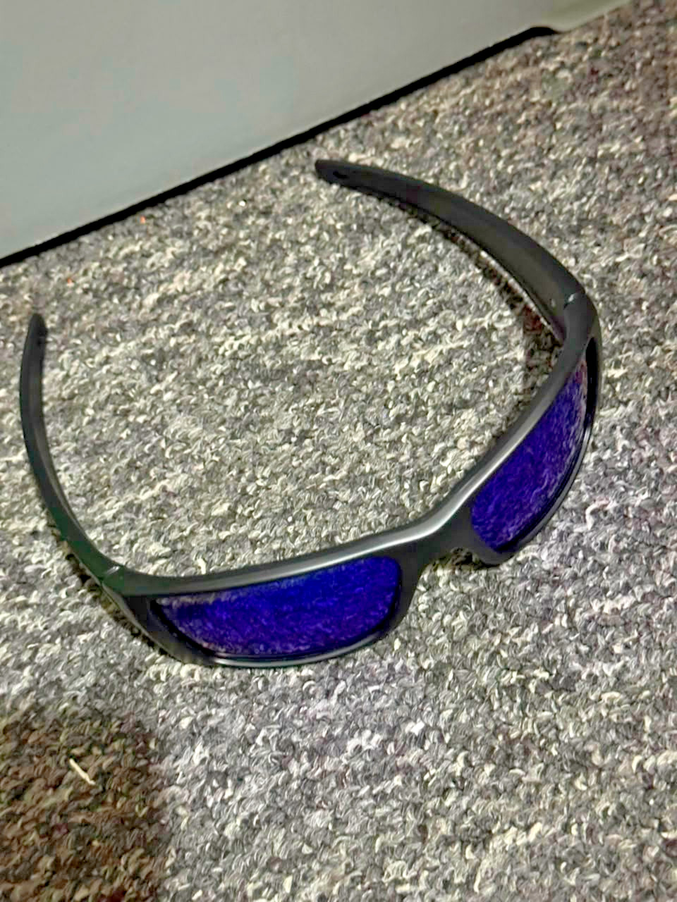 Men’s Wrap Sunglasses Black Frame Blue Mirror Lens UV400 Outdoor