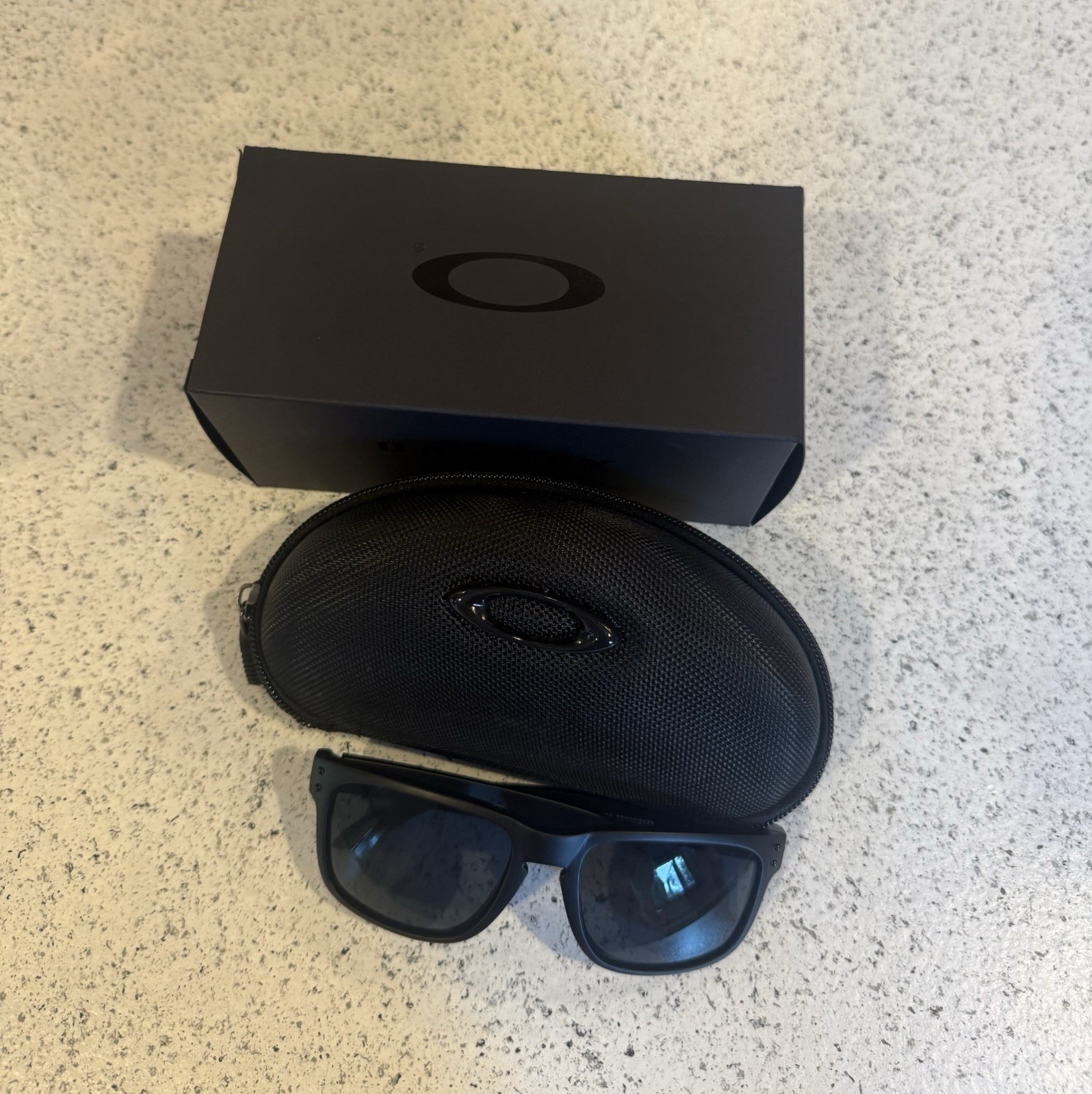 Oakley Holbrook Oo9102 Men’s Square Sunglasses – Black/Gray