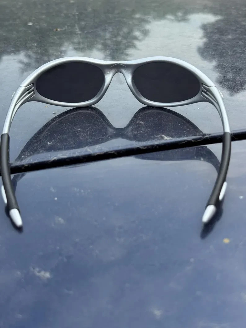 Retro Oakley Minute 1.0 Polarized Sunglasses Sliver Frame Black Lenses