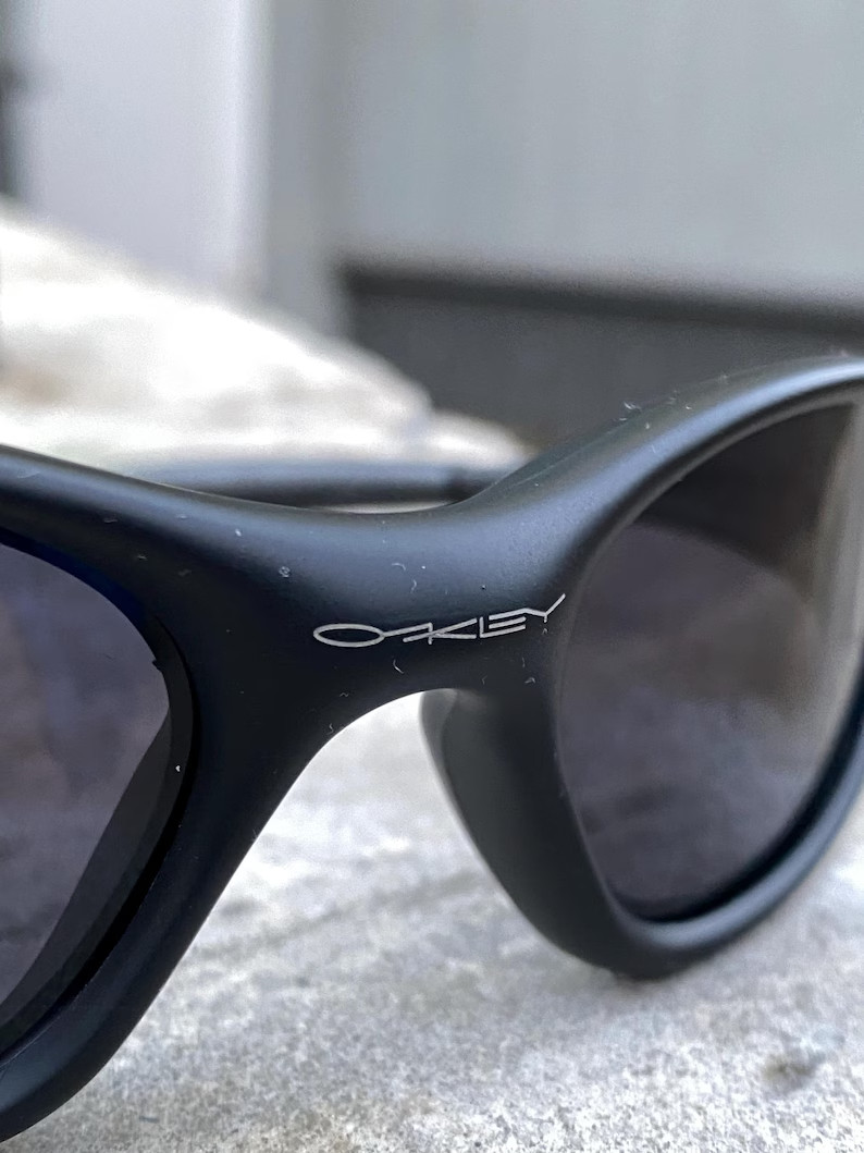 Retro Oakley Minute 1.0 Polarized Sunglasses Black Frame Black Lenses