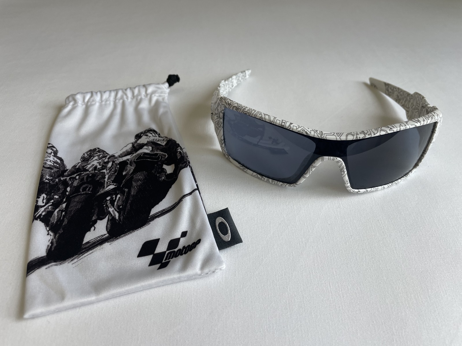 Oakley Oil Rig White Ghost Text – Black Iridium – VERY NICE