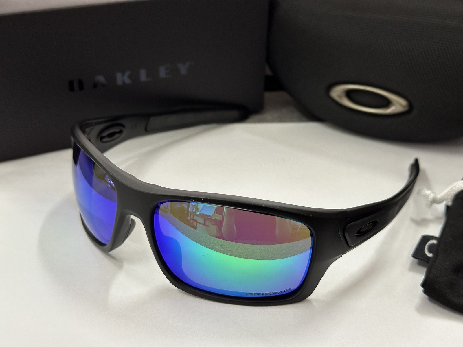 Oakley Turbine POLARIZED Sunglasses OO9263 Matte Black W/ PRIZM green Lens