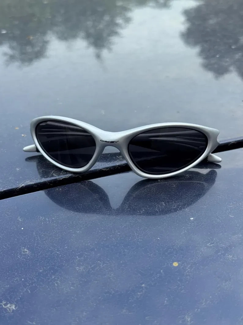Retro Oakley Minute 1.0 Polarized Sunglasses Sliver Frame Black Lenses