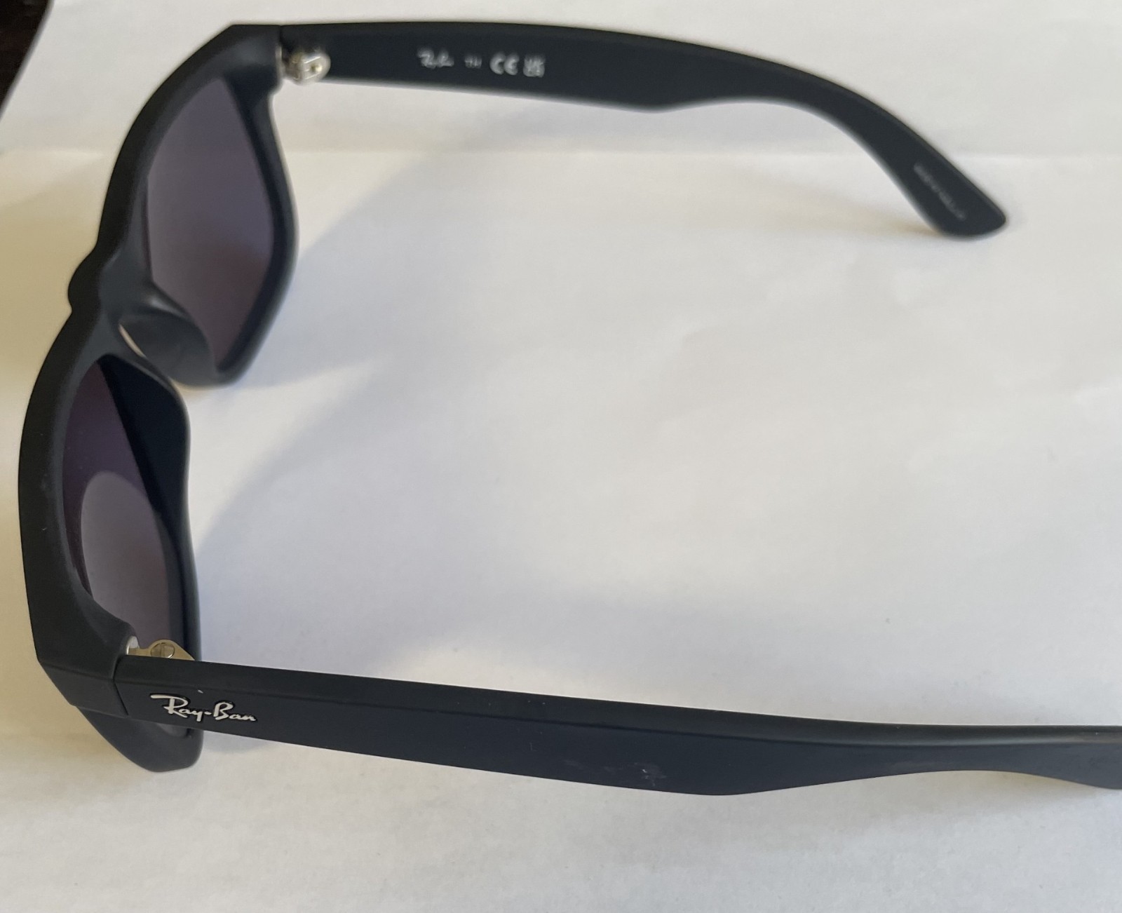 Ray-Ban Justin Classic Unisex Grey Lens Black Sunglasses – (RB4165 622/T3)