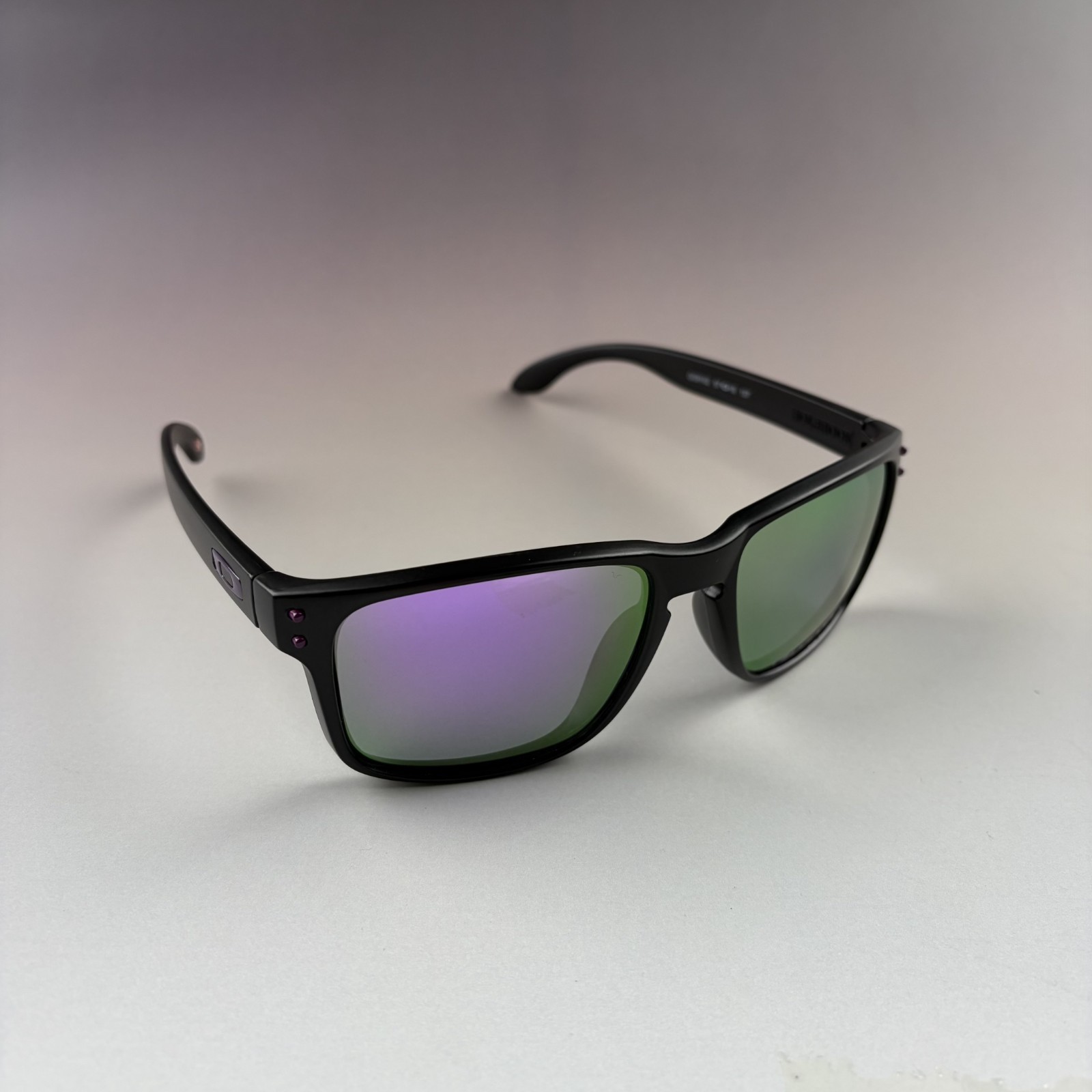 Oakley Holbrook Polarized Sunglasses – Black Smoke Frame, Purple Icon, UV400