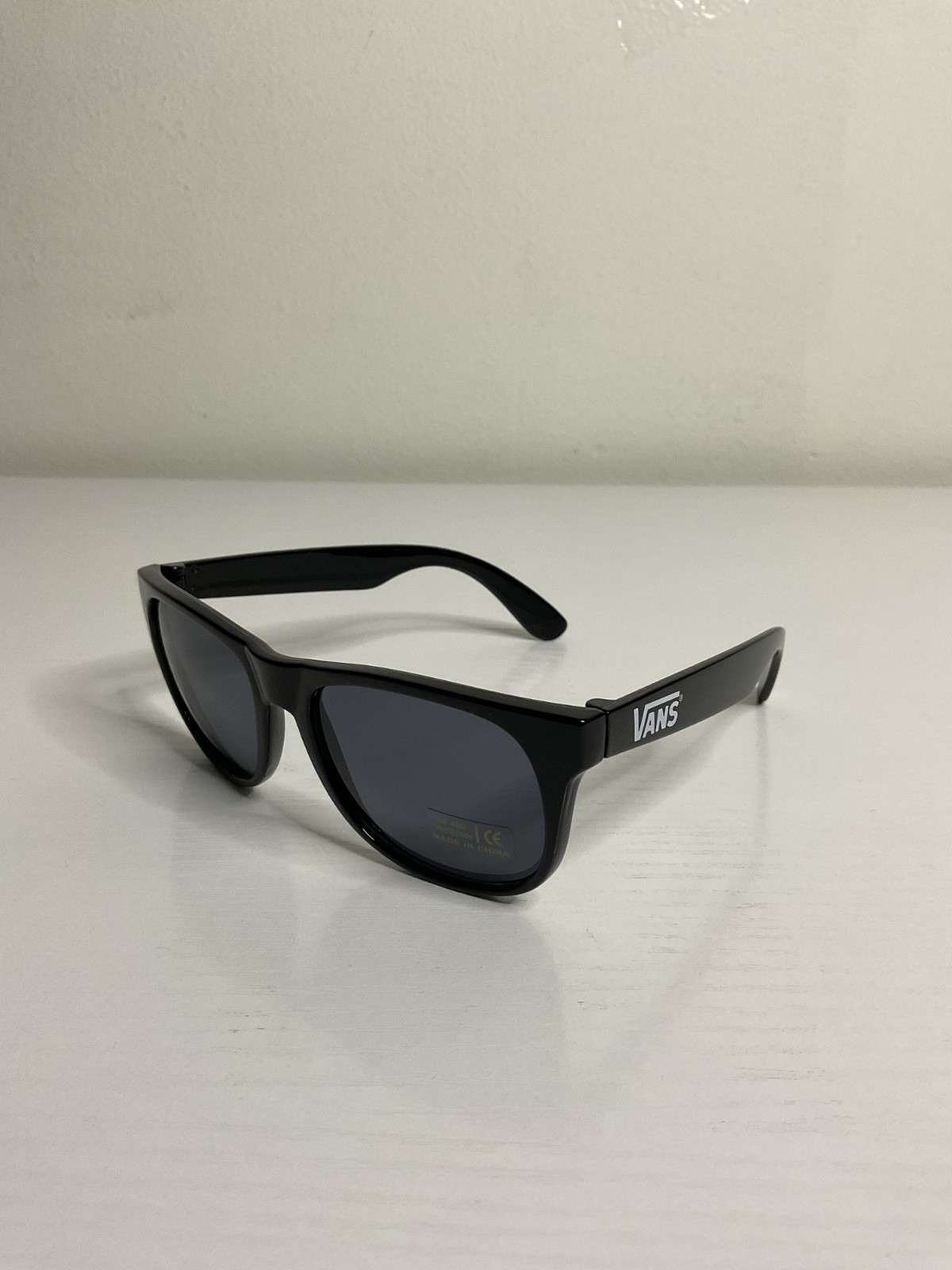 Vans off the wall Men’s UV400 Protection Black With Logo White Sunglasses