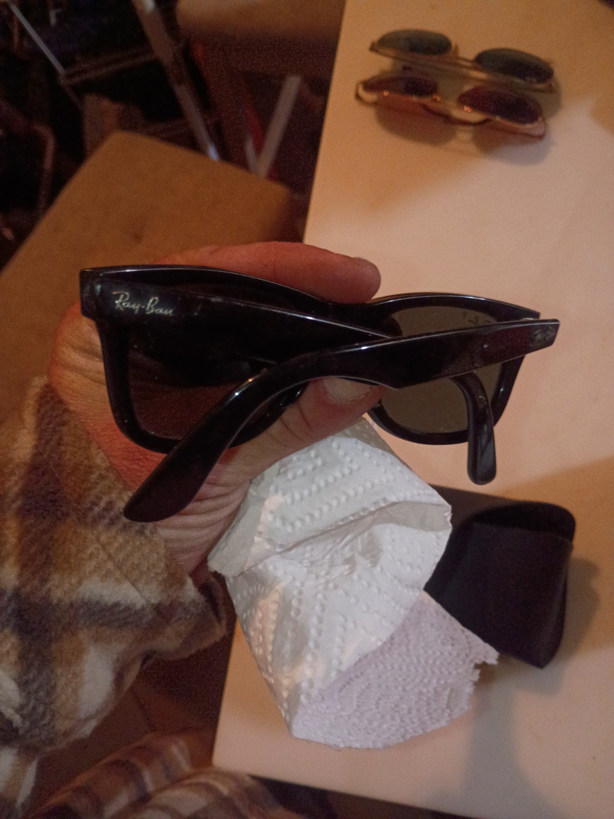 Ray-Ban Wayfarer Sunglasses – Gloss Black
