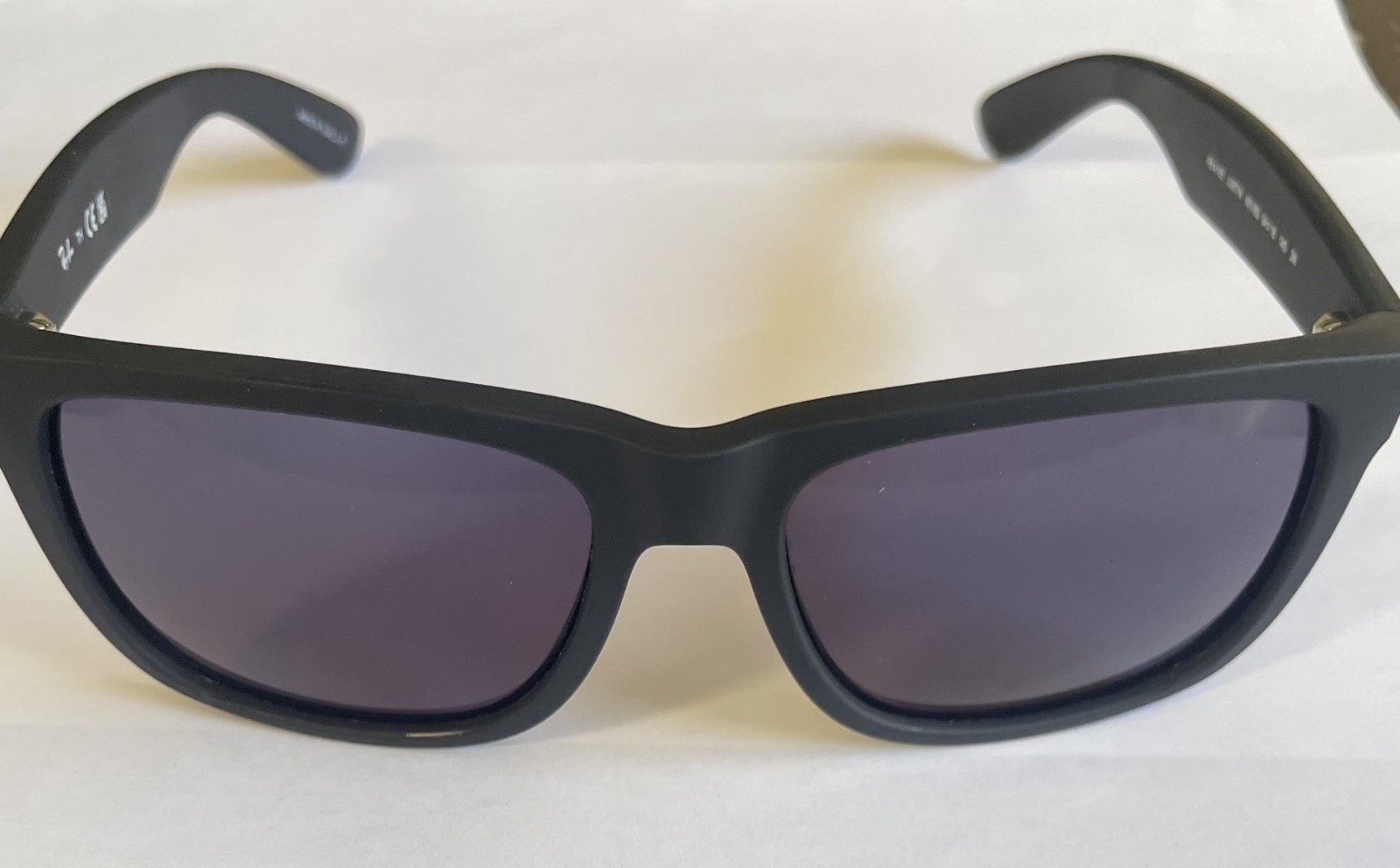 Ray-Ban Justin Classic Unisex Grey Lens Black Sunglasses – (RB4165 622/T3)