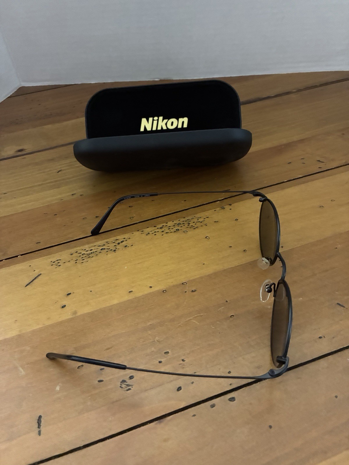 NikonOval Sunglasses Black Metal Frame Tinted Polarized Lens UV400 w/ case VTG