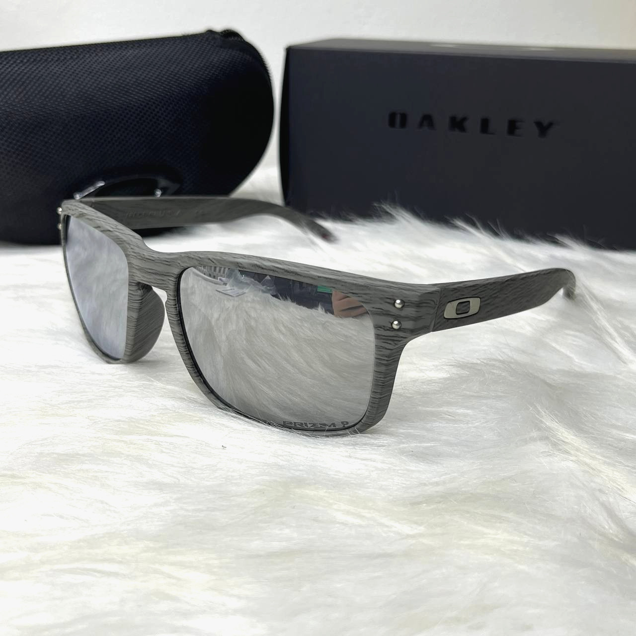 Oakley Holbrook Sunglasses Grey Woodgrain Frame Silver Mirror Polarized UV New