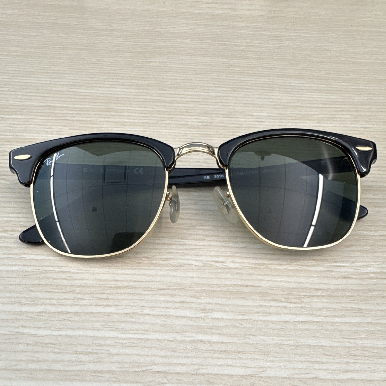 Ray-Ban RB3016 Clubmaster W0365 Black/Gold Green Tinted Glass 49-21 140