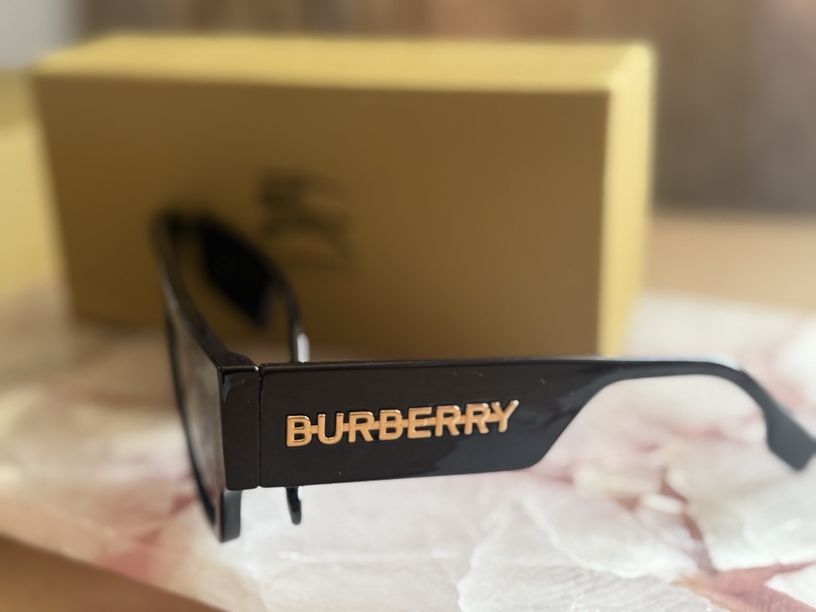 Burberry Men’s Rectangular Sunglasses Black Plastic Frame Gray Tinted Lens 1:1