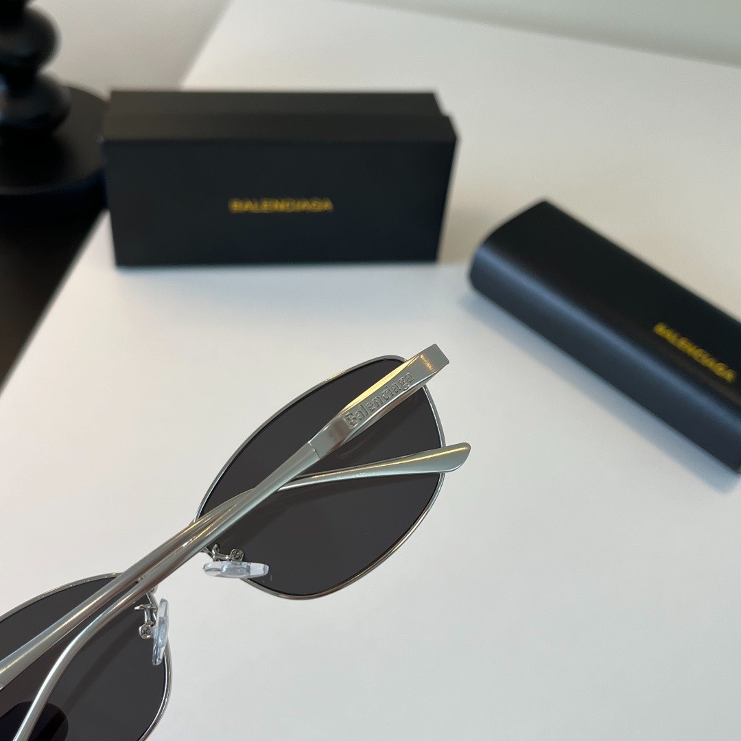 BALENCIAGA BB0245S Oval Sunglasses Model:BB0245S, Size:59-16-135