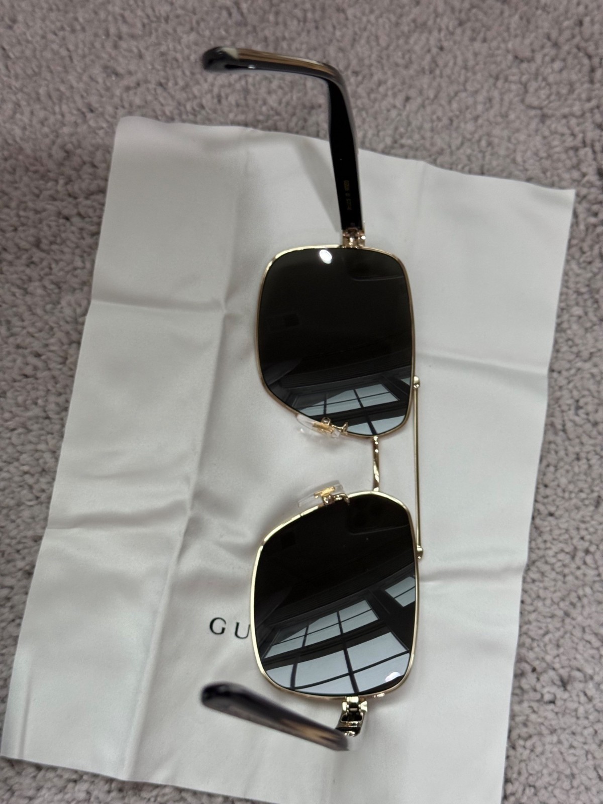 Gucci GG0529S 001 Sunglasses Never Worn Gold Metal Pilot Frame Square Glasses