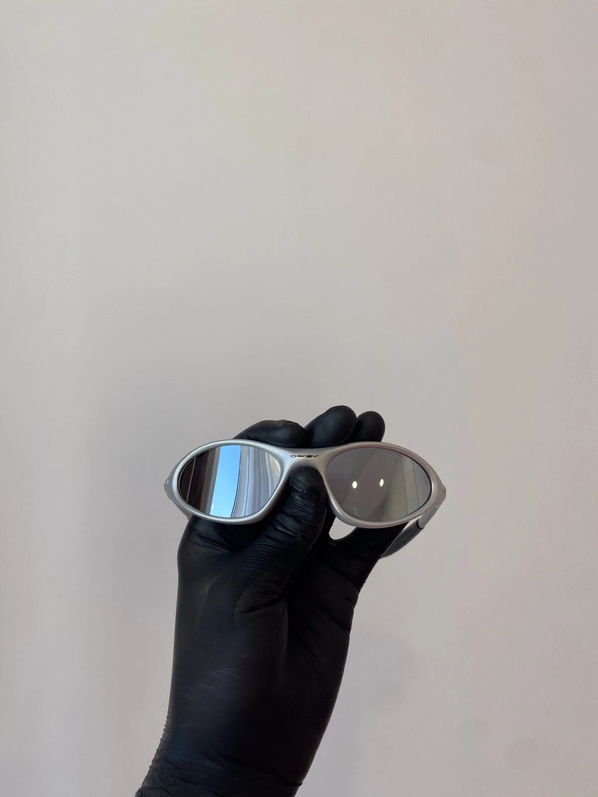 Oakley Mitute Silver Vintage Sunglasses Gorpcore USA Y2K Avantgarde Archive Hype