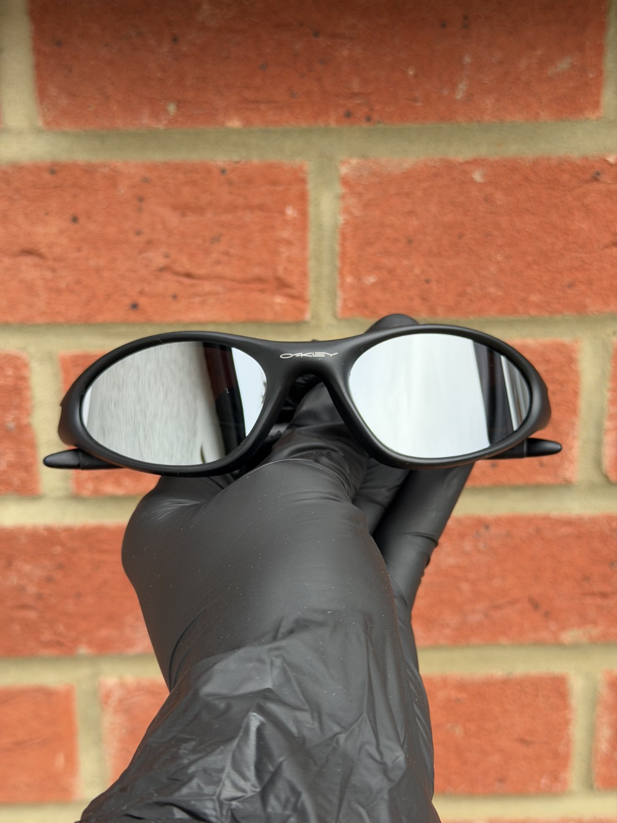 Retro Oakley Minute 1.0 Polarized Sunglasses Black Frame Silver Lenses