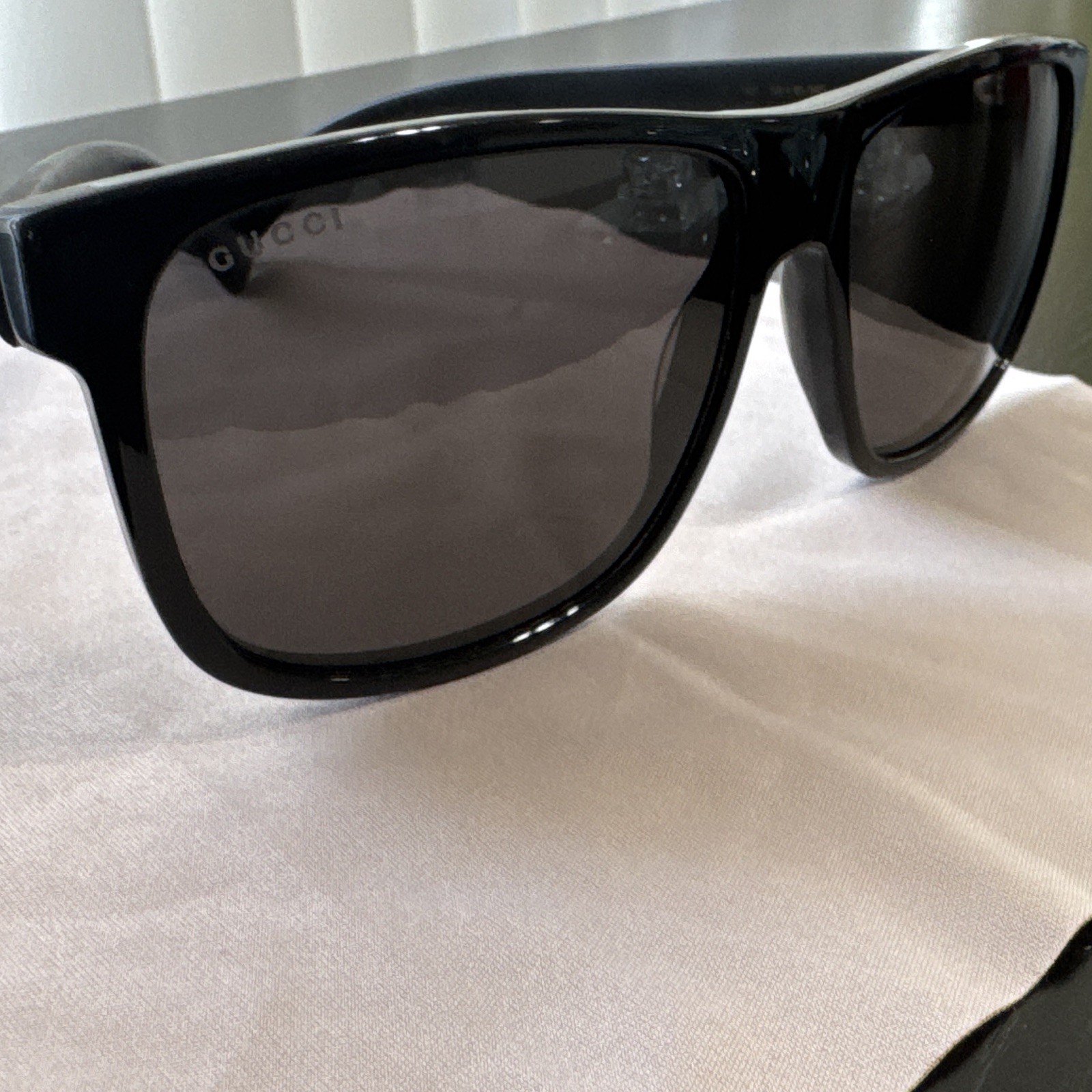 GUCCI Men’s Rectangle Sunglasses Black Plastic Frame Gray Tinted Lenses