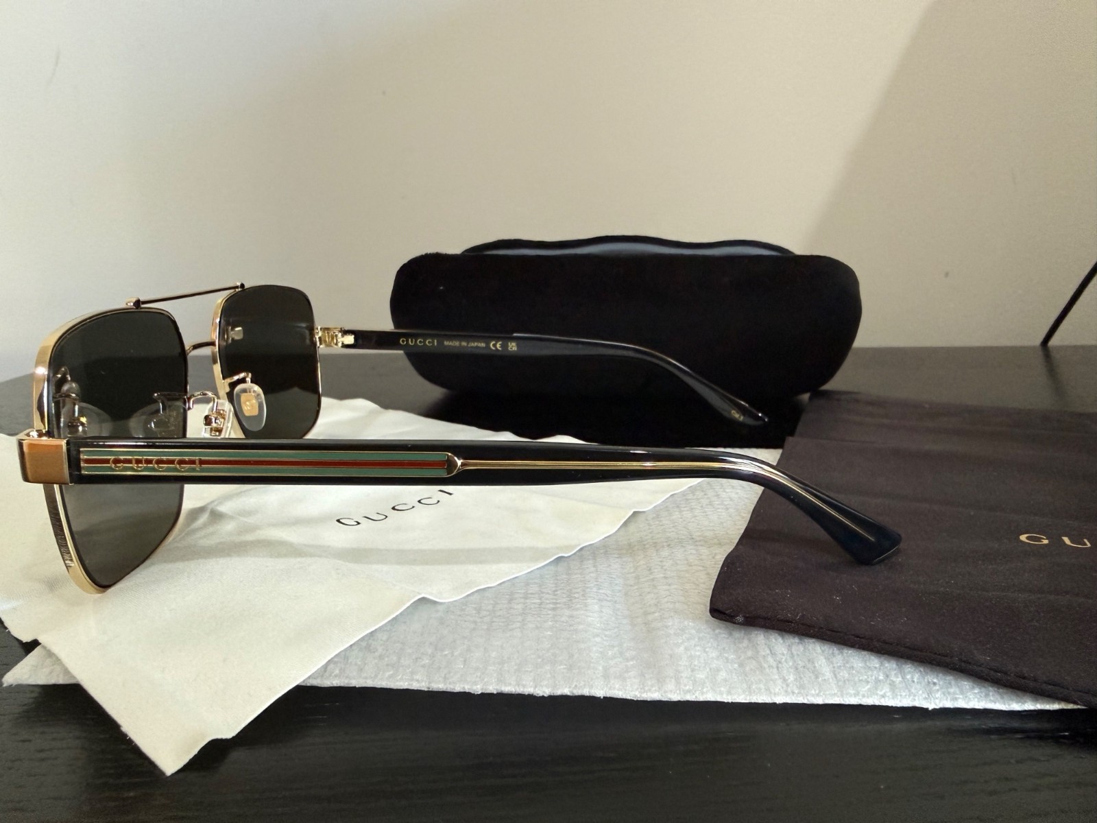Gucci GG0529S 001 Sunglasses Never Worn Gold Metal Pilot Frame Square Glasses