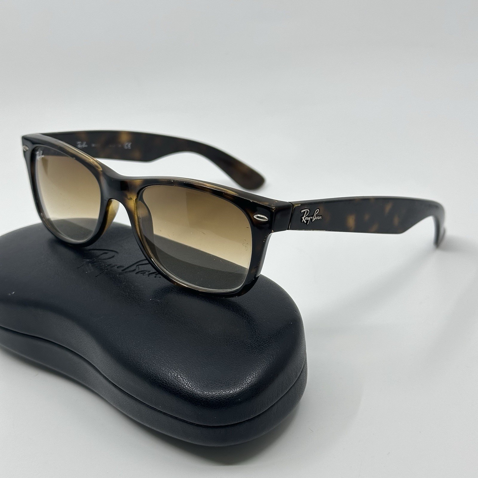 Ray-Ban RB2132 New Wayfarer 710/51 Tortoise Gradient 52mm w/ Case Good Condition