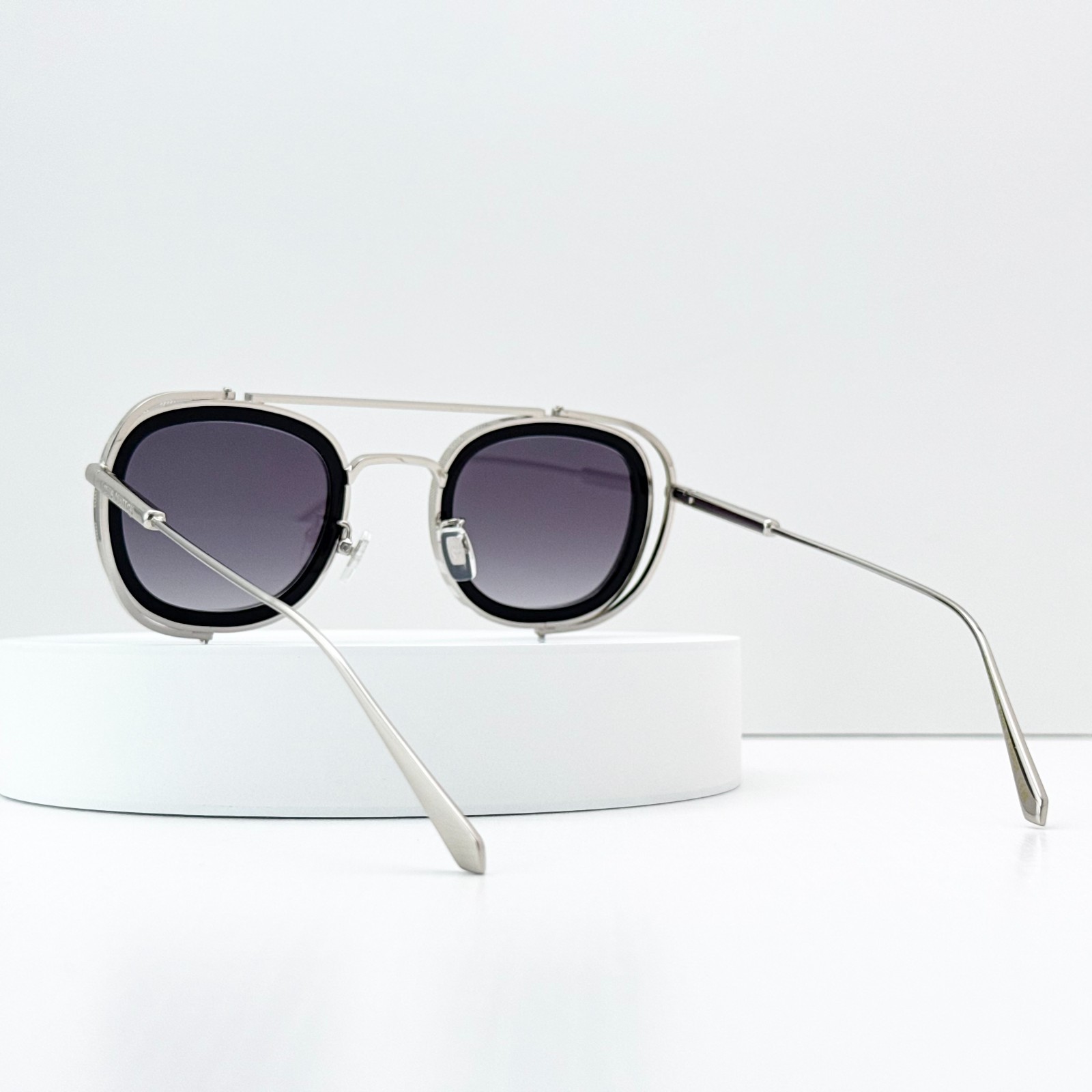 Louis Vuitton Z2213U Pilot Sunglasses Silver Frame Gray Lens Titanium