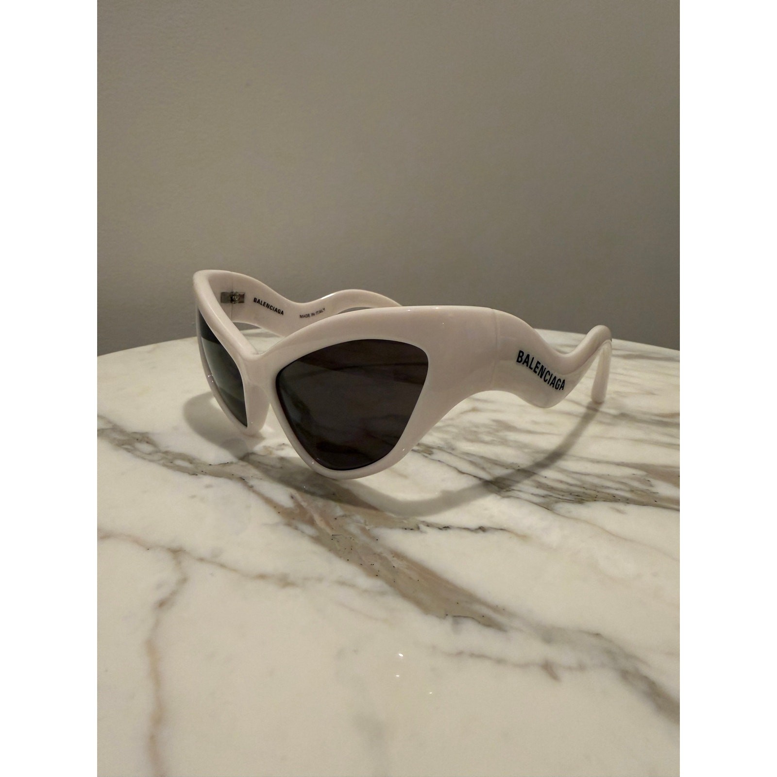Balenciaga Hamptons Cat-eye Sunglasses wavy