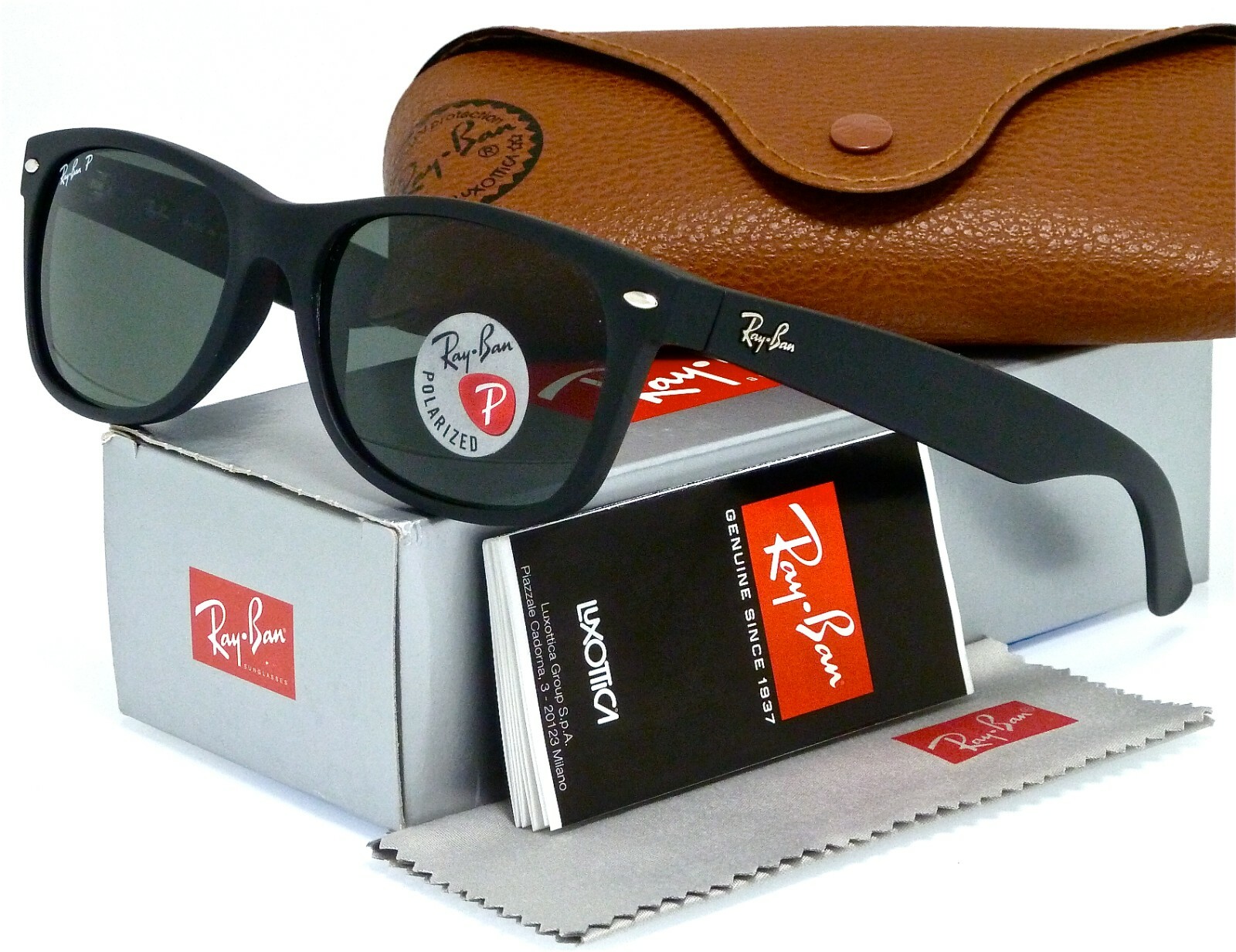 Ray-Ban New Wayfarer Matte Black Rubber l Polar Green G-15XLT RB2132 622/58 52mm