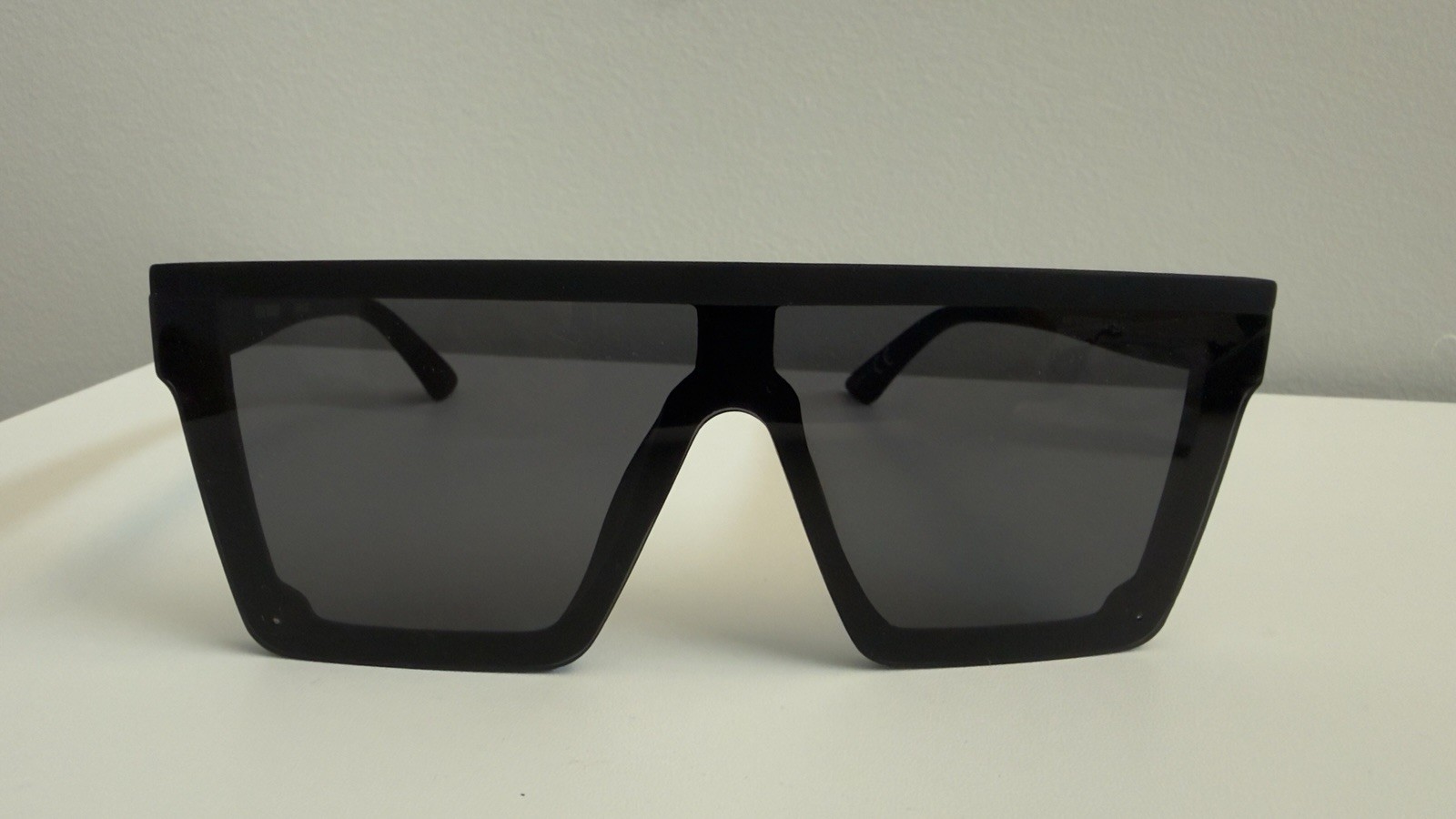 Steve Madden SR0422 Men’s Oversized Square Sunglasses Black Frame Gray Tinted