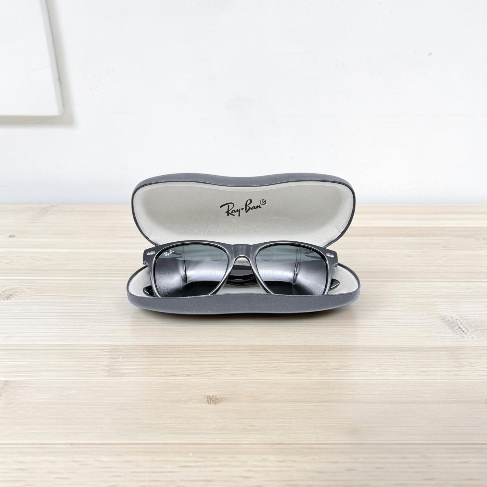 Ray-Ban Wayfarer RB2140 C2 Sunglasses Gloss Black Gray Lens New
