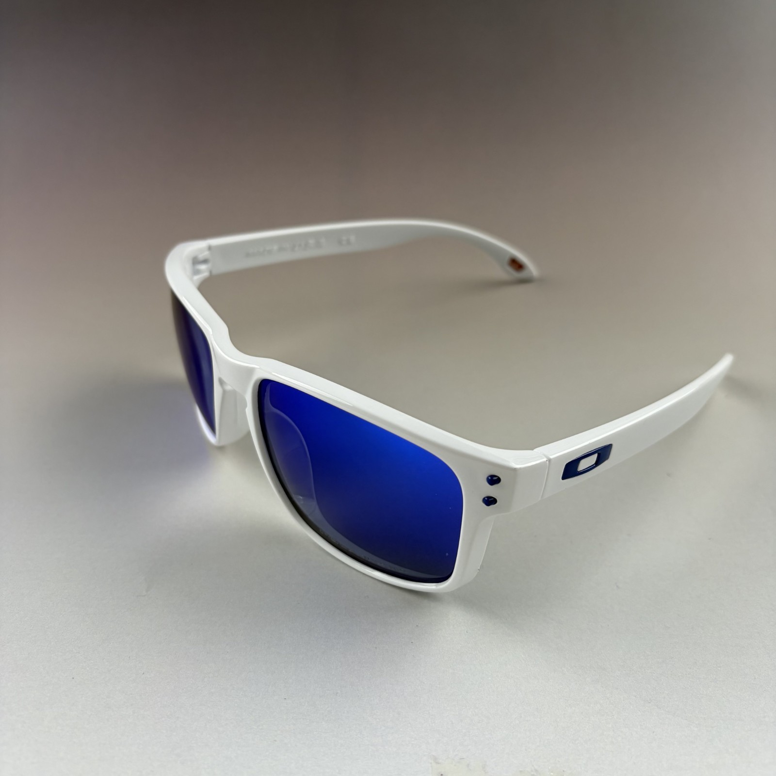 Oakley Holbrook Polarized Sunglasses – White/Blue