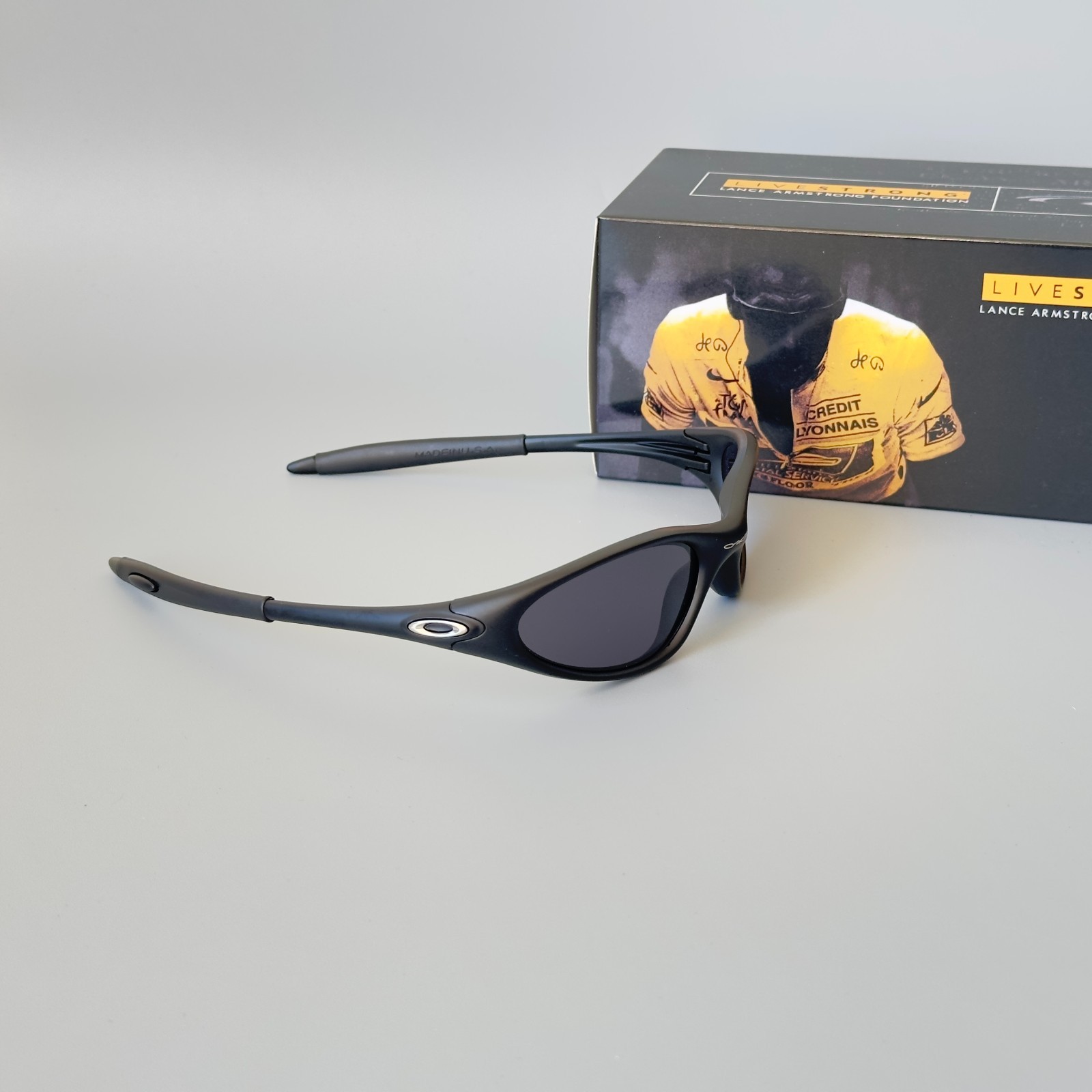 Vintage Oakley Minute 1.0 Black Frame Black lens Polarized sunglasses