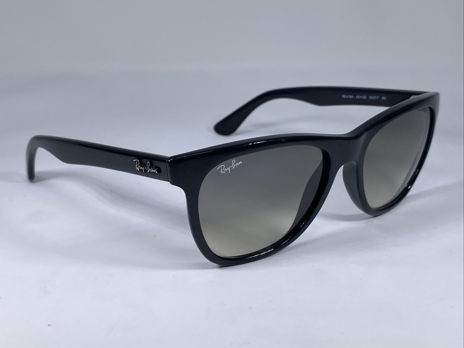 RAY-BAN RB4184 601/32 Italy Glossy Black Sunglasses 54-17mm
