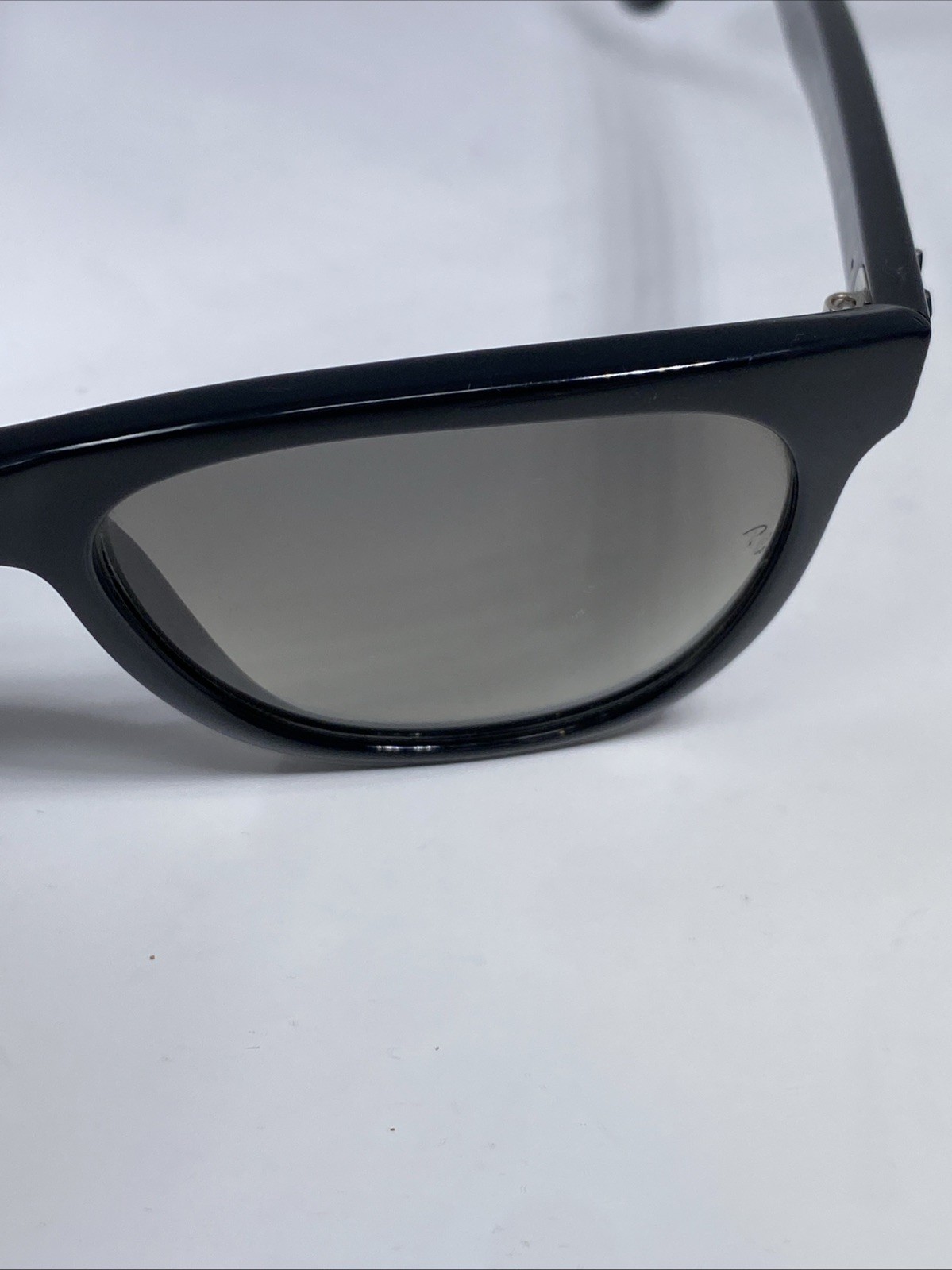 RAY-BAN RB4184 601/32 Italy Glossy Black Sunglasses 54-17mm