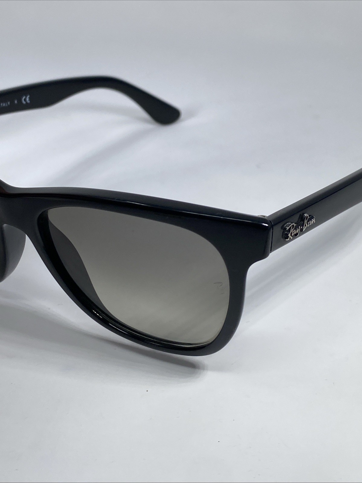 RAY-BAN RB4184 601/32 Italy Glossy Black Sunglasses 54-17mm