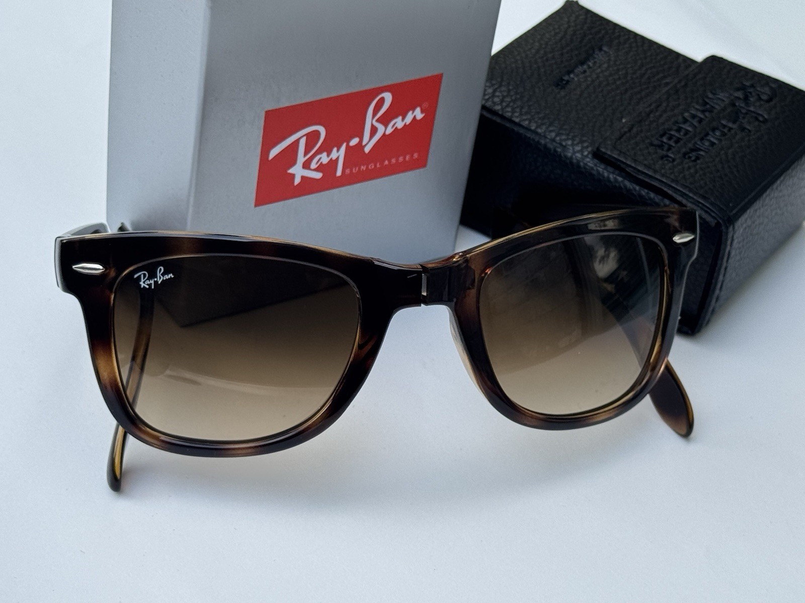 NEW Ray-Ban RB4105 Folding WAYFARER 710/51 Tortoise Brown Gradient Lenses 50mm