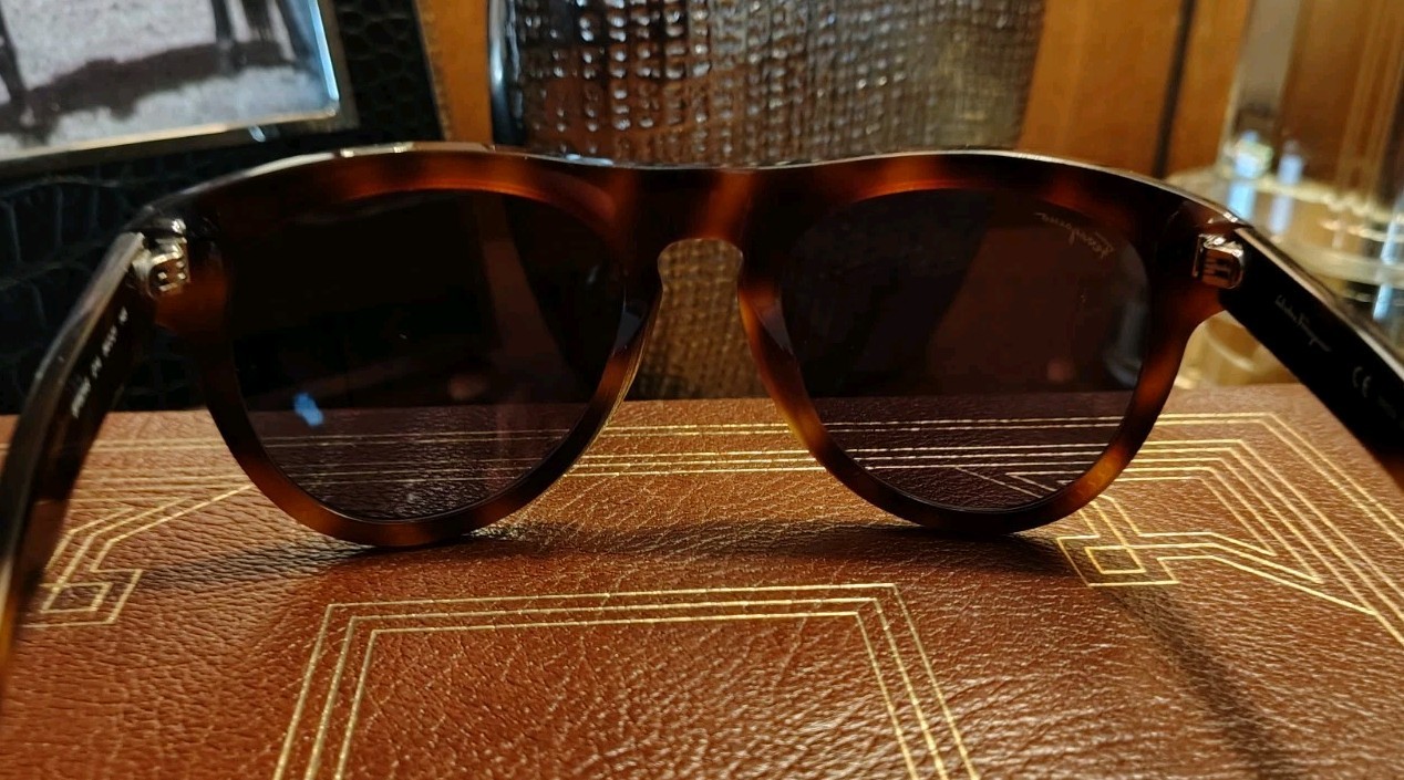 Salvatore Ferragamo’s Tortoise Round Sunglasses SF828S 54-21-145 Made in Italy