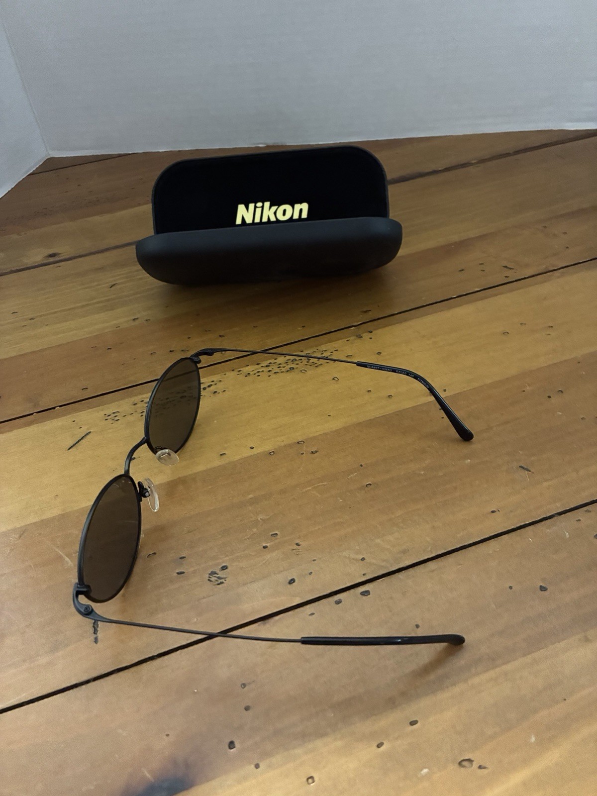 NikonOval Sunglasses Black Metal Frame Tinted Polarized Lens UV400 w/ case VTG