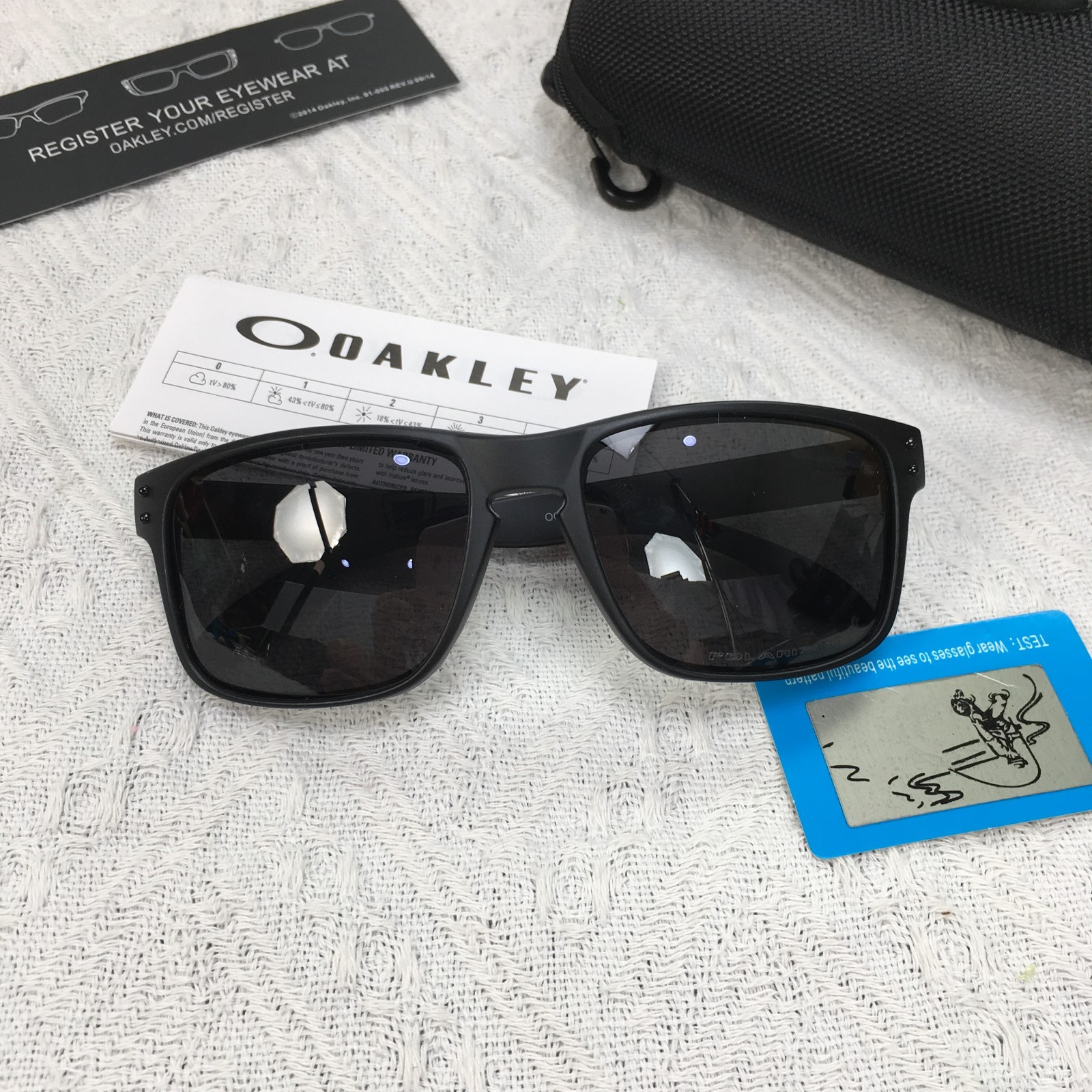 New In Box Oakley Holbrook Black Frame Sunglasses Fire Polarized Lens UV400